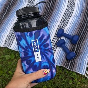 Sok it neoprene blue & purple tie dye water bottle cozie